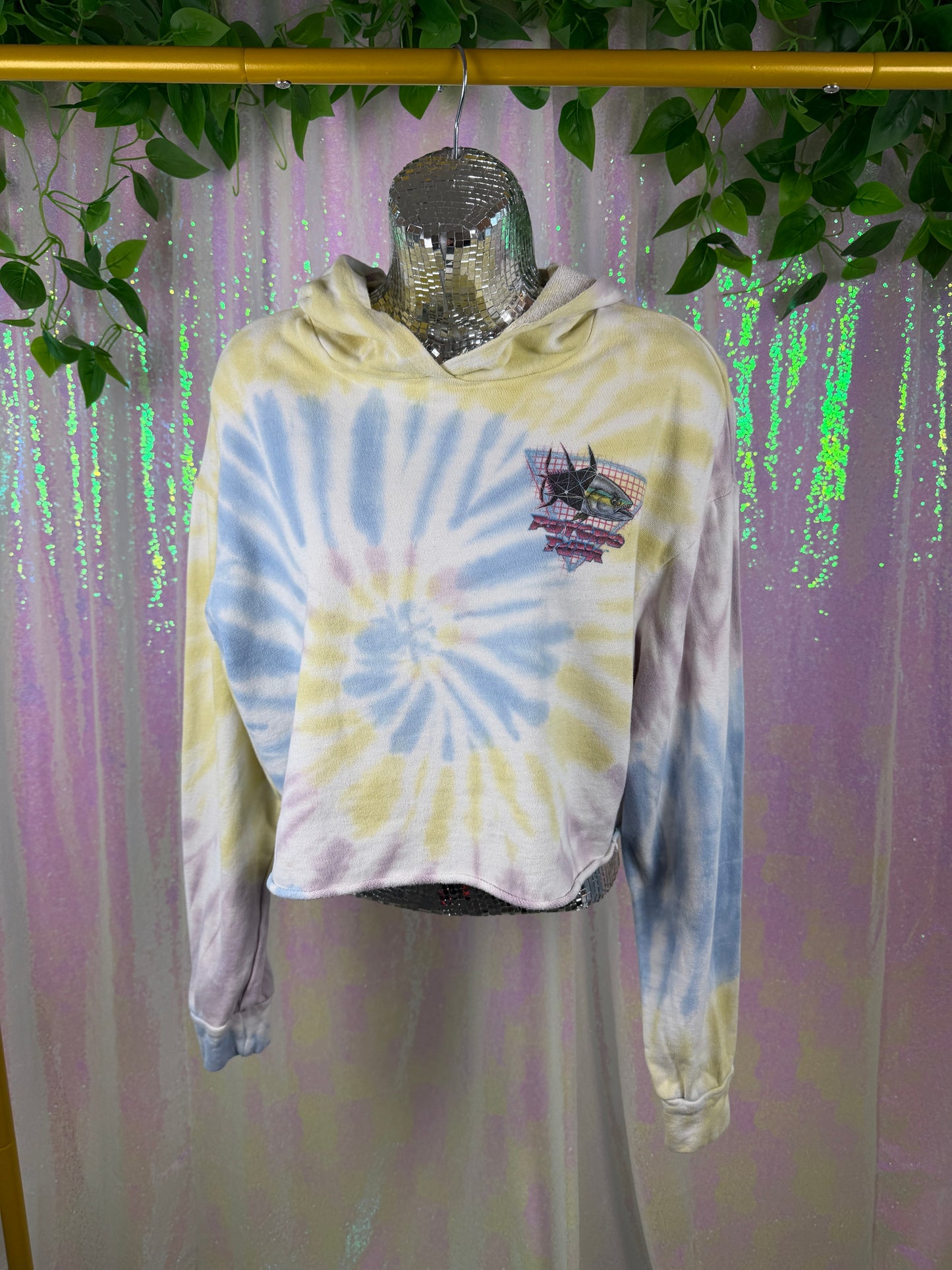 Psycho Tuna (S) 🌊🐟🌀🎣 pastel tie-dye cropped hoodie retro graphic fishing streetwear (factory tagged: N/A)
