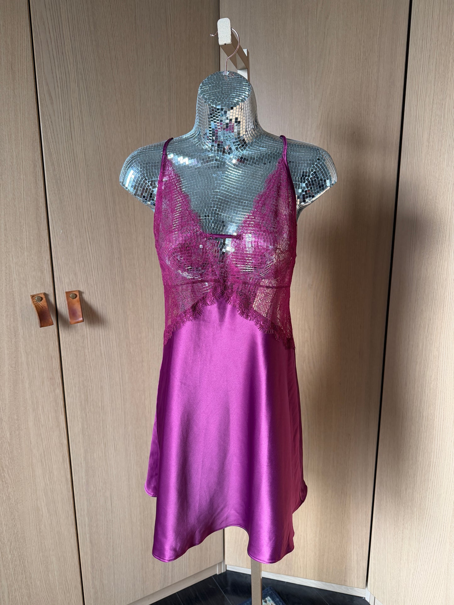 Victoria’s Secret (L) 💋💐🎀🍇 vintage 2000's to 2010's berry fairy y2k sexy lingerie sleepwear lace & satin slip dress, maroon, magenta, berry, purple, pink, red (factory tag: L)