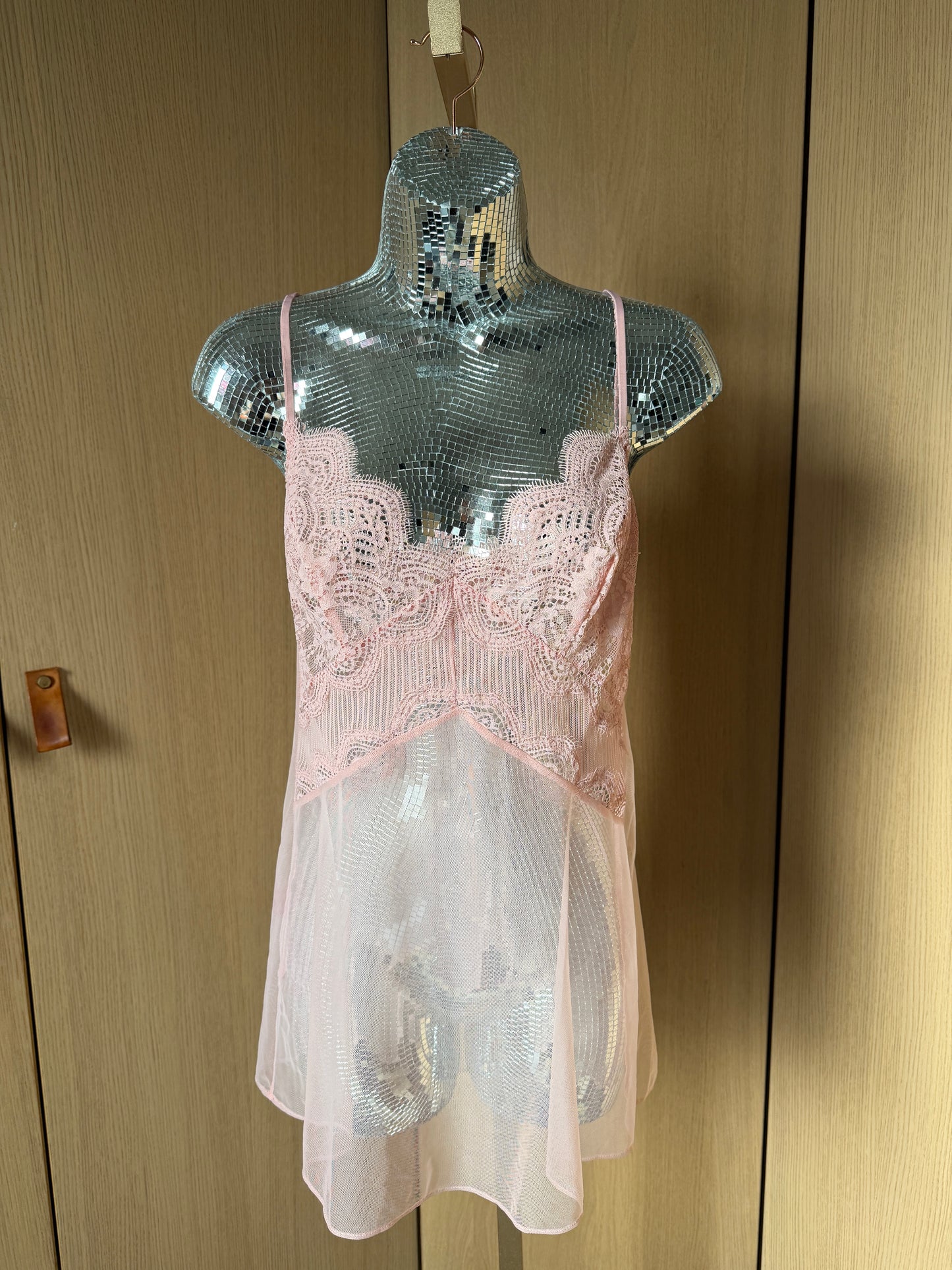 Victoria's Secret (M) 💗💐🌸💞 vintage late 90's early 2000's y2k britney spears lace and mesh blush pink babydoll lingerie see through slip dress, pink (factory tag: n/a)