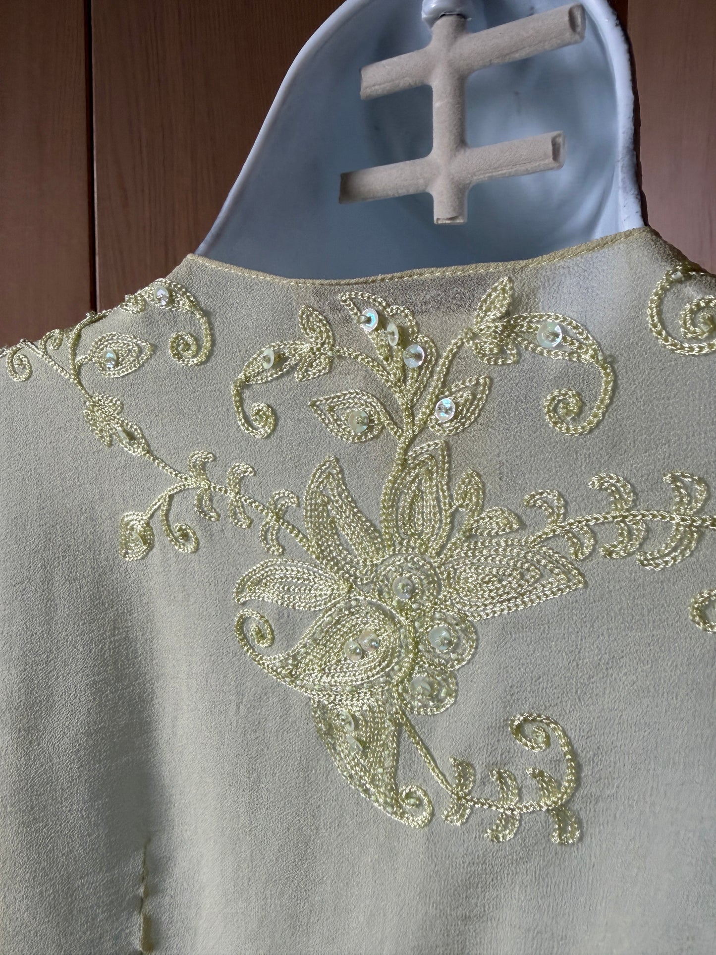 Maggie London Petites (M) 🍃🌿🧚‍♀️ 🍀 y2k Lizzie Mcguire sweet heart plant fairy sheer green embroidered 100% silk shrug tie crop top, green (factory tag: 12)