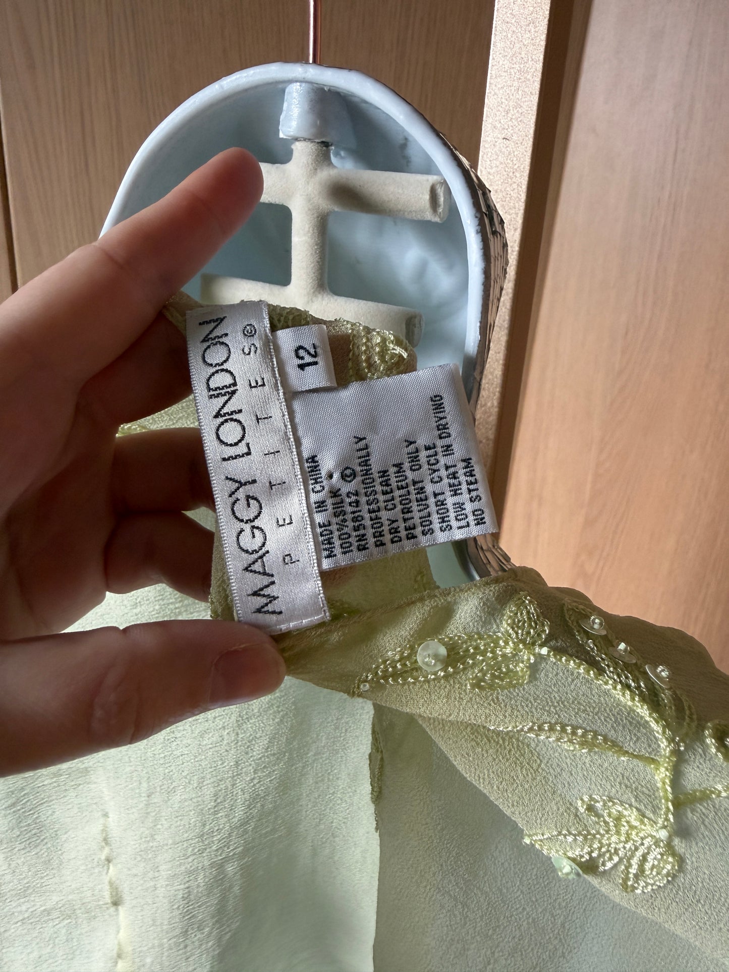 Maggie London Petites (M) 🍃🌿🧚‍♀️ 🍀 y2k Lizzie Mcguire sweet heart plant fairy sheer green embroidered 100% silk shrug tie crop top, green (factory tag: 12)