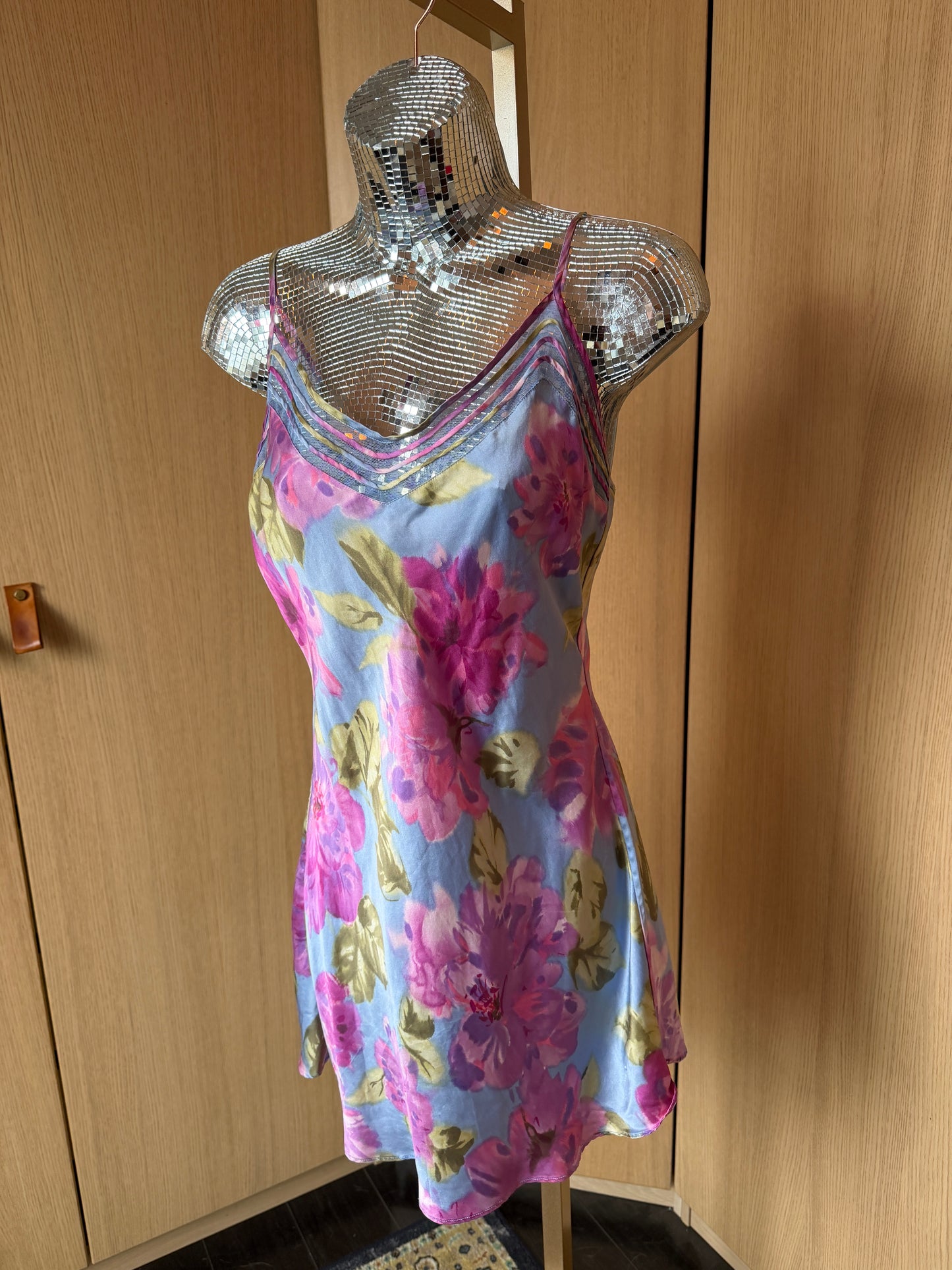 Victoria’s Secret (M) 🧚‍♀️💐🌸🦋 vintage late 90's early 2000's floral fairy flower power 100% silk nightie lingerie slip dress, purple, pink (factory tag: M)
