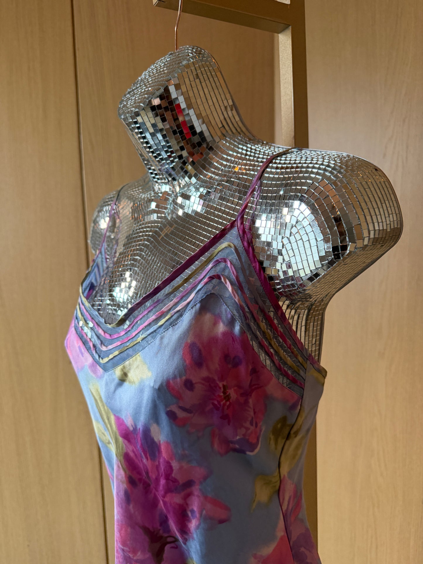 Victoria’s Secret (M) 🧚‍♀️💐🌸🦋 vintage late 90's early 2000's floral fairy flower power 100% silk nightie lingerie slip dress, purple, pink (factory tag: M)