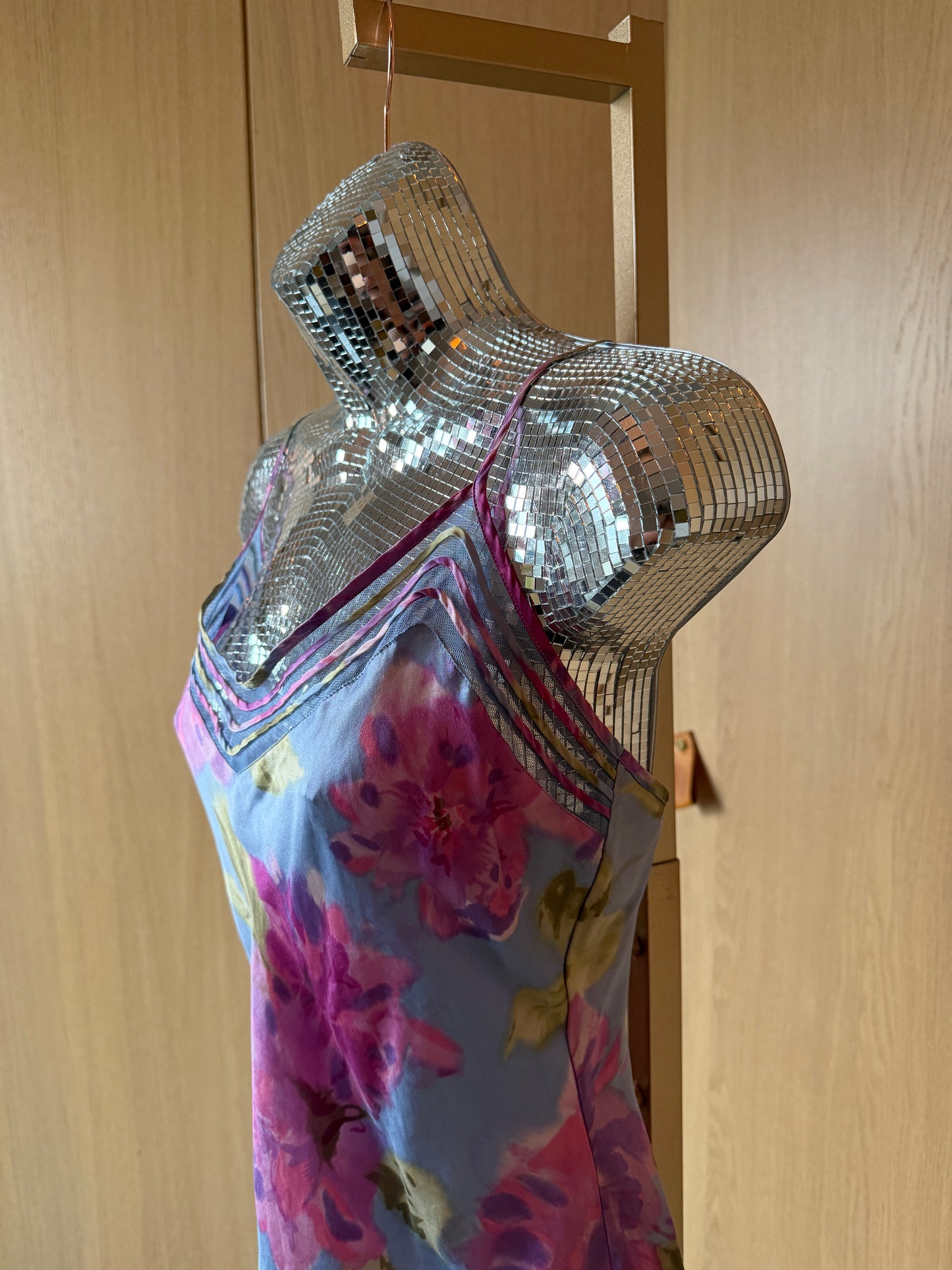 Victoria’s Secret (M) 🧚‍♀️💐🌸🦋 vintage late 90's early 2000's floral fairy flower power 100% silk nightie lingerie slip dress, purple, pink (factory tag: M)