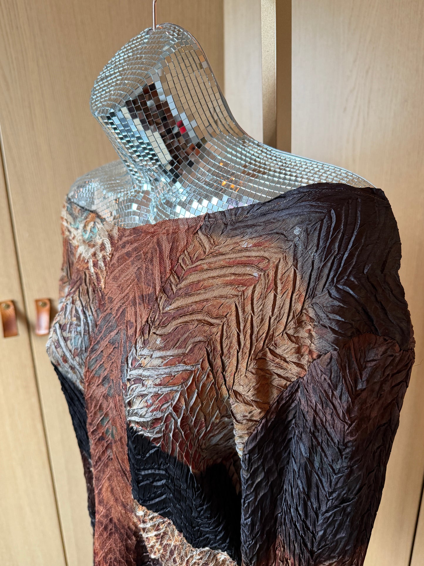 Alberto Makali (L) 🍂🧚‍♀️🍁🪵 vintage mid-2000's woodland fairy goblin girlie ghoul tree troll long sleeve shirt crinkle stretch top, brown (factory tag: XL)