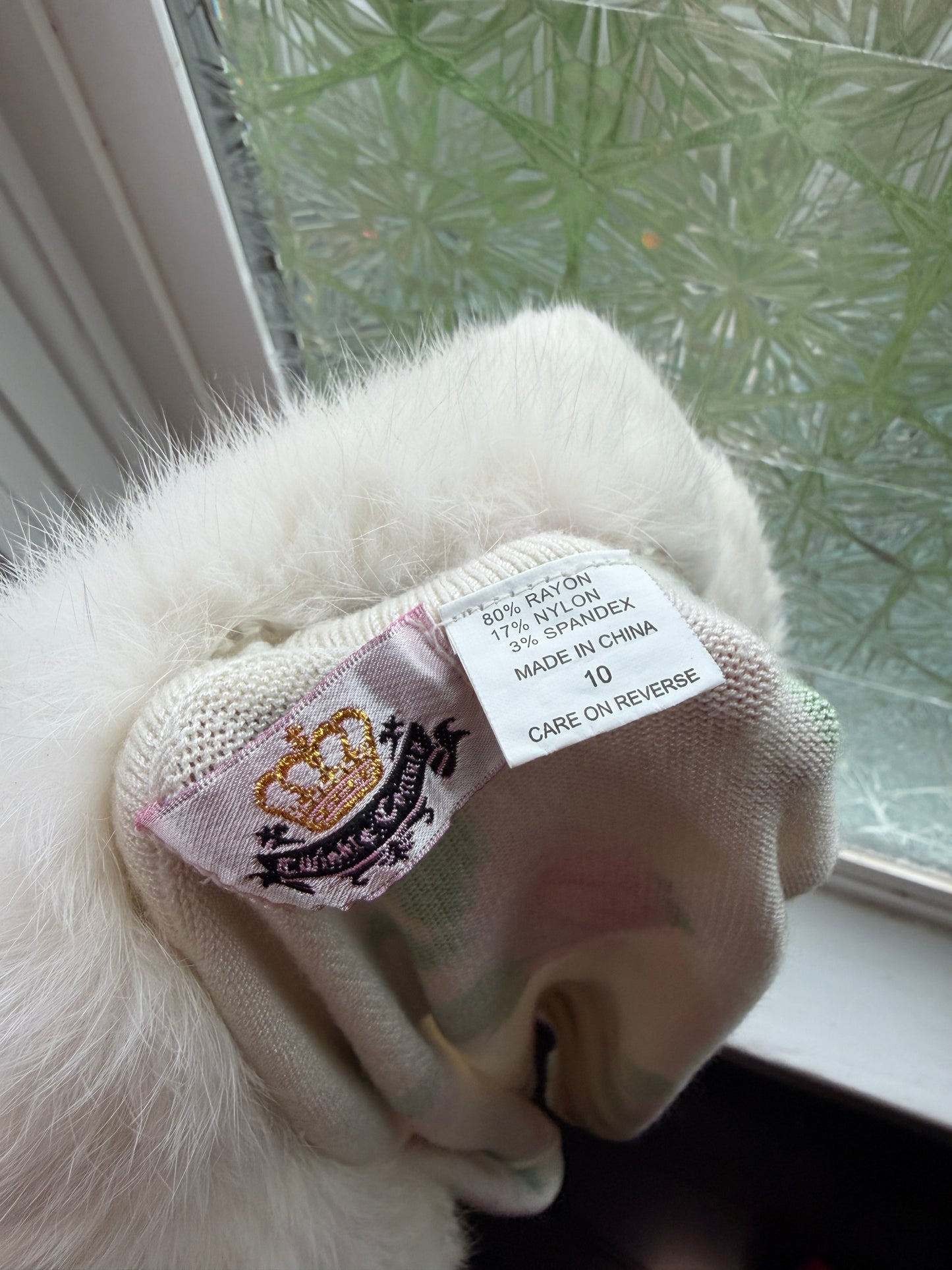 Royal Couture (S) 🌹❄️💐🤍 y2k disney channel faux-fur collar rose cardigan white, cream, pink, green(factory tag: 10)