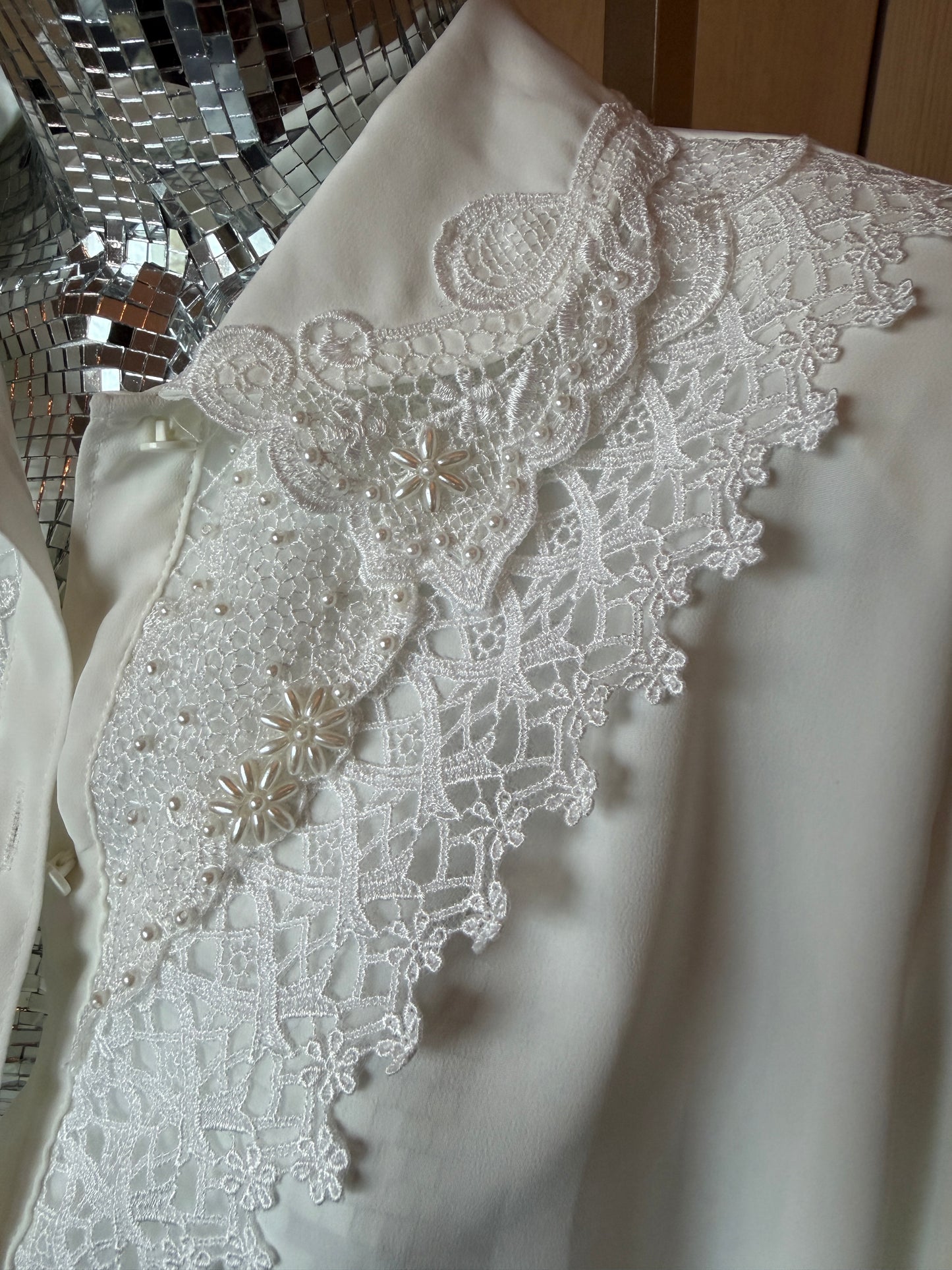 Cathy Che (M) 🤍✨🕊️🌐 vintage 80's pearl beaded button down glam long sleeve blouse top, white (factory tag: 14)