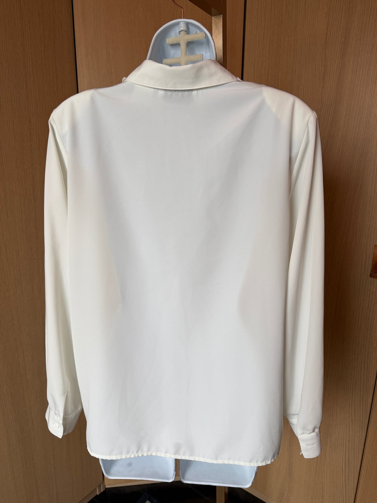 Cathy Che (M) 🤍✨🕊️🌐 vintage 80's pearl beaded button down glam long sleeve blouse top, white (factory tag: 14)