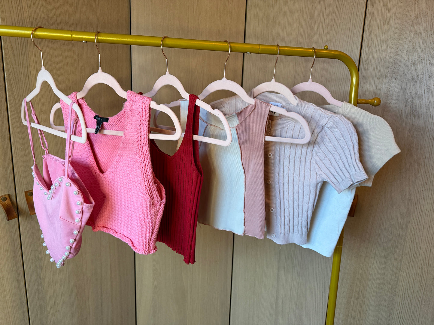 Half-Bag Value Bundle (S) 🌷💕🍓💞 bubble gum day dream sweat heart pink & magenta knit crop tops, beige