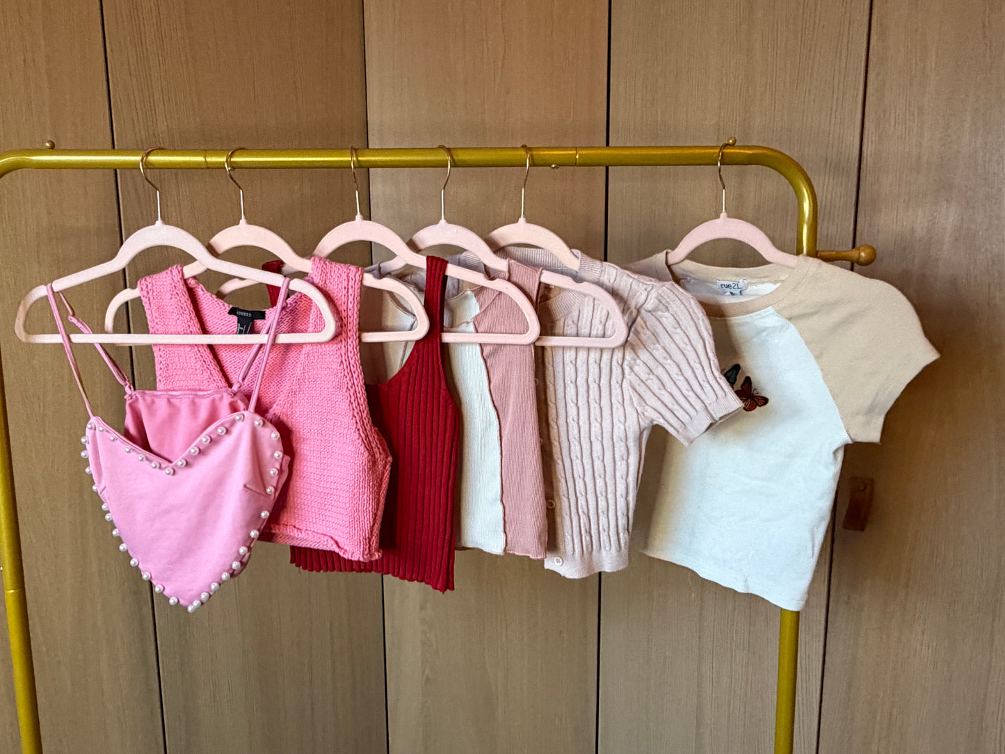 Half-Bag Value Bundle (S) 🌷💕🍓💞 bubble gum day dream sweat heart pink & magenta knit crop tops, beige
