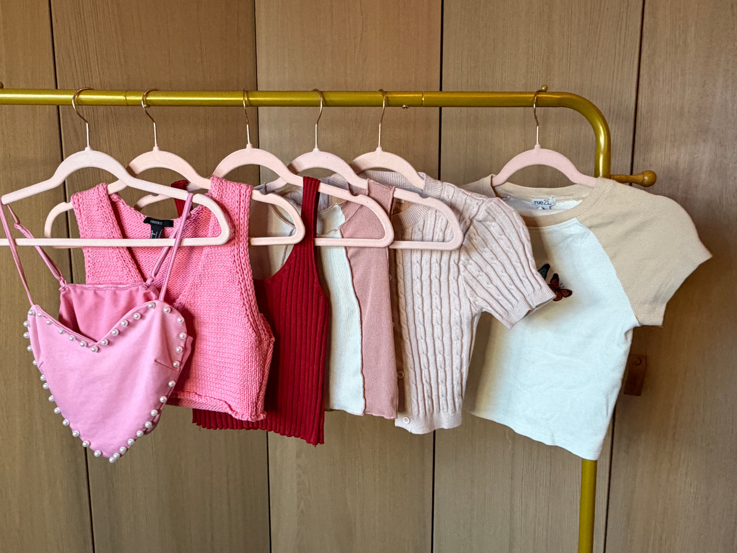 Half-Bag Value Bundle (S) 🌷💕🍓💞 bubble gum day dream sweat heart pink & magenta knit crop tops, beige