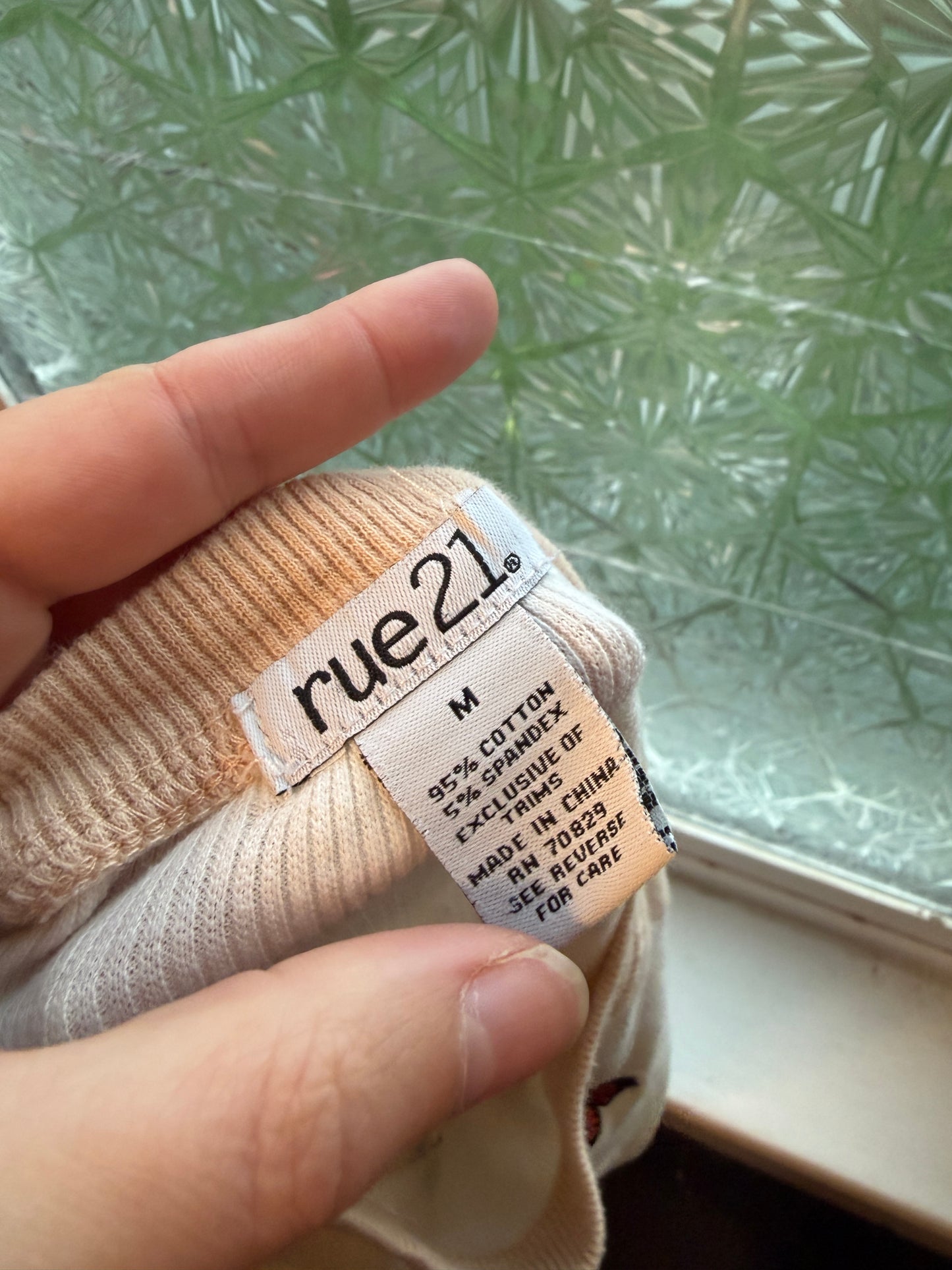 Half-Bag Value Bundle (S) 🌷💕🍓💞 bubble gum day dream sweat heart pink & magenta knit crop tops, beige