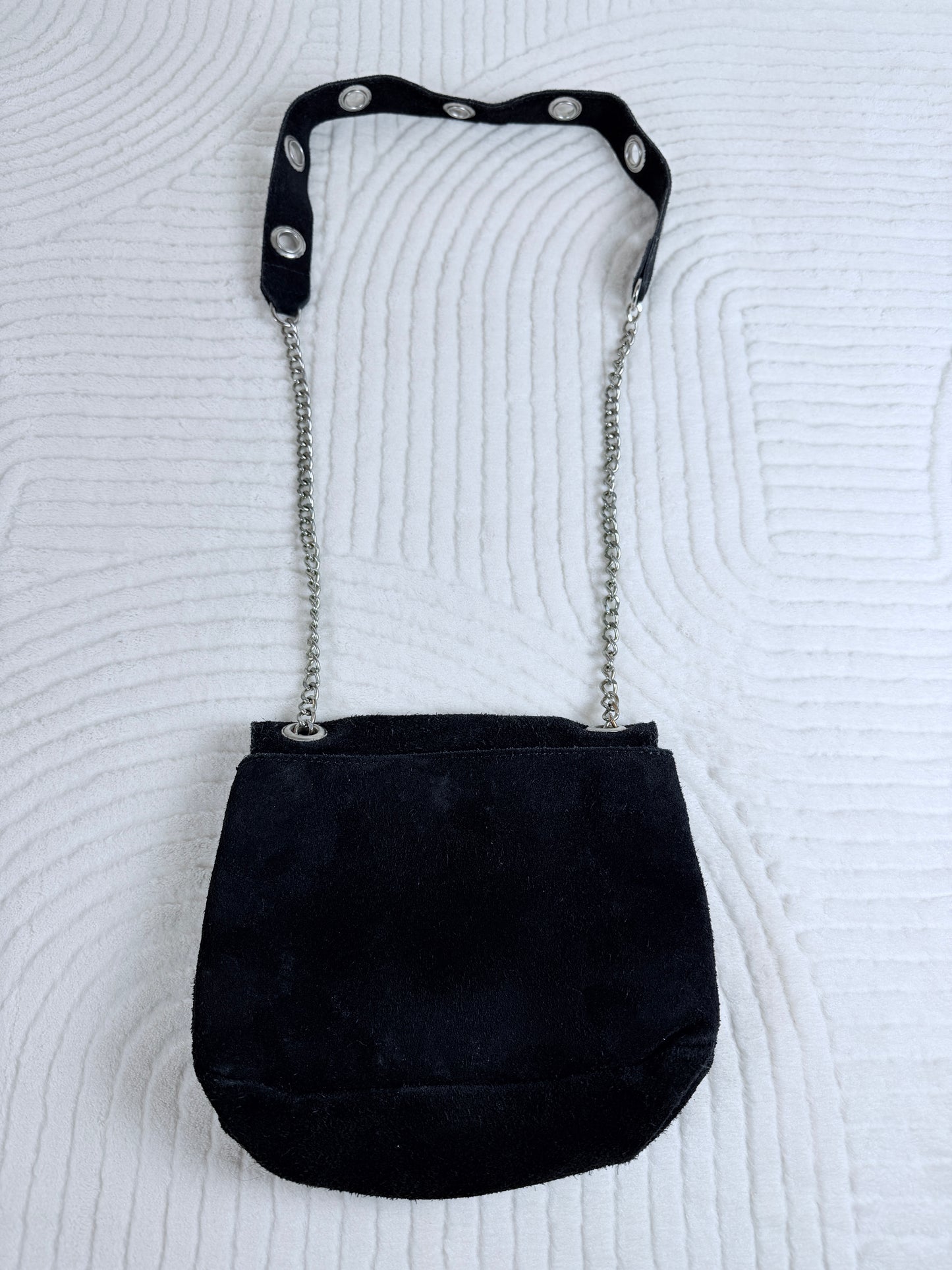 Brandy Melville (n/a) 🖤📸🌌🔗 indie sleaze tumblr-era suede chain mini bag satchel magnetic close internal zipper