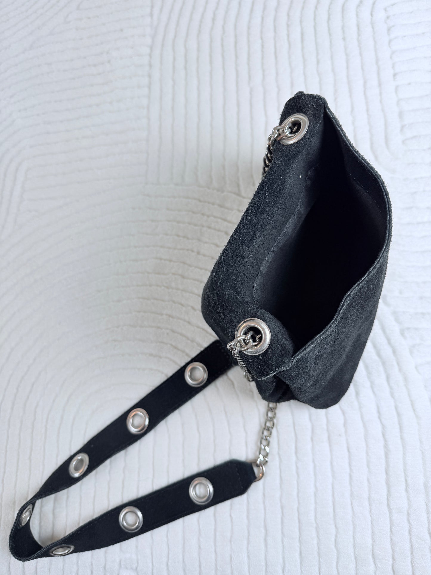 Brandy Melville (n/a) 🖤📸🌌🔗 indie sleaze tumblr-era suede chain mini bag satchel magnetic close internal zipper