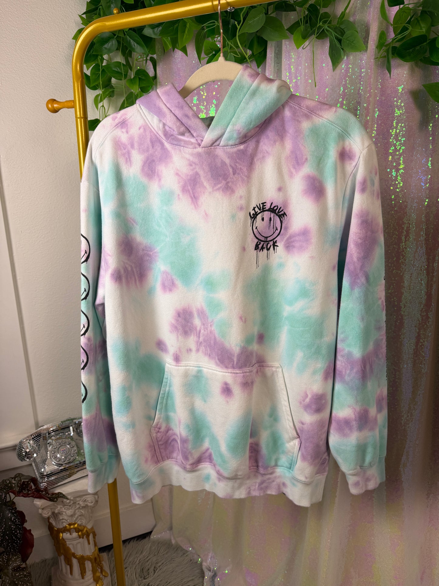 Full-Bag Value Bundle (S) 🌀🏁🎧💜 comfy cozy festival camper set with white purple and blue tie dye smiley sweatshirt and black marble nike athletic basketball shorts (factory tagged: S)