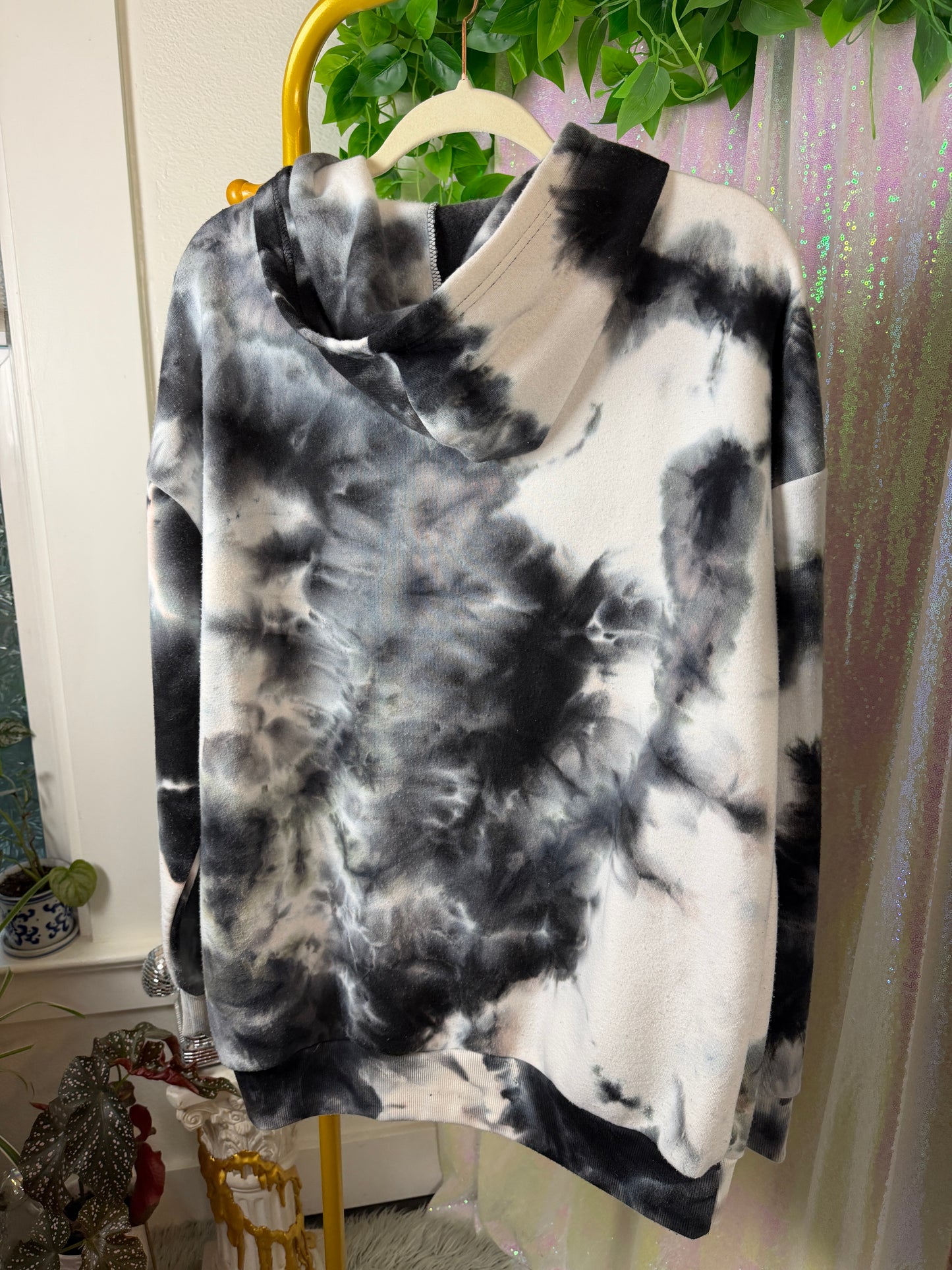 Full-Bag Value Bundle (M) 🐾🌴🌀🌙 Jackie Moon Flit Tropics festival camper comfy cozy cat and dog PJ set and tie dye white and black sweatshirt (factory tagged: M &L)