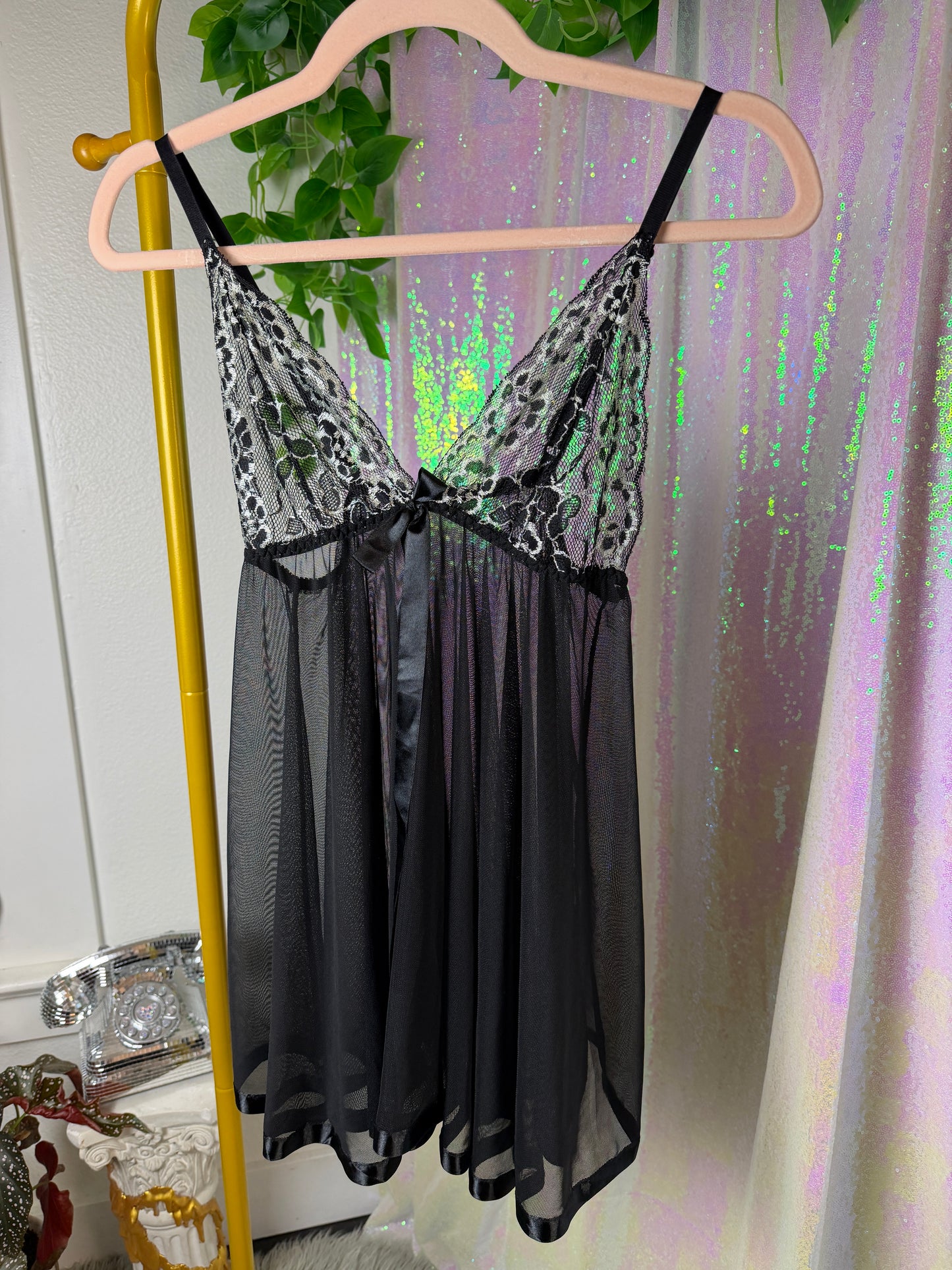 Half-Bag Value Bundle (M) 💗🎀🖤🌸 black pink and silver blush rose floral sheer mesh flowy goodness festival boho queen slips and flare crop button down blouse (factory tagged: M)