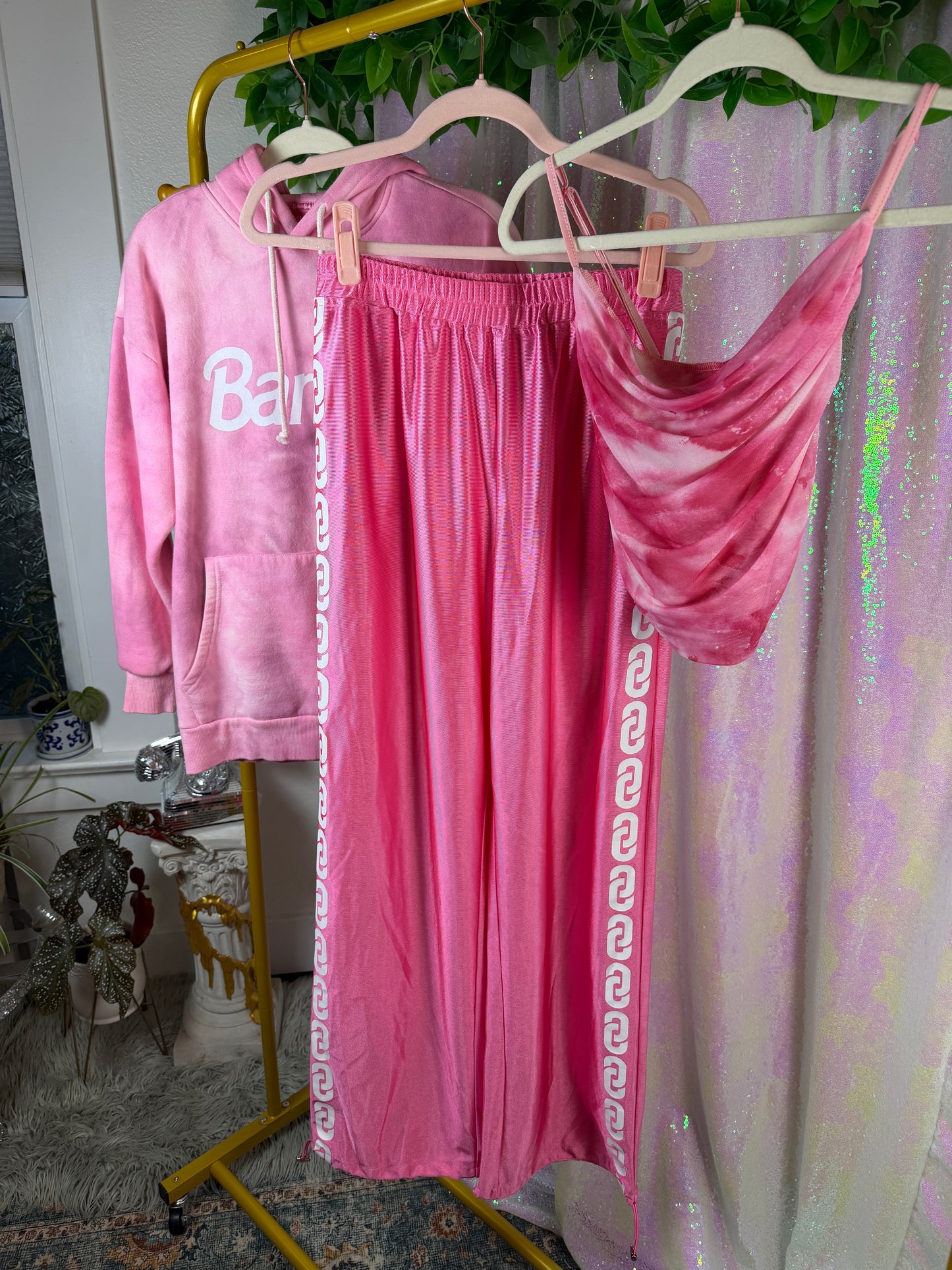 Full-Bag Value Bundle (M) 🌸💗🎀💞 barbie pink dream lounge set comfy cozy raver afters girlie chill time, pink tie dye sweatshirt, athletic chain link sweatpants, pink mesh crop top (factory tagged: S & M)