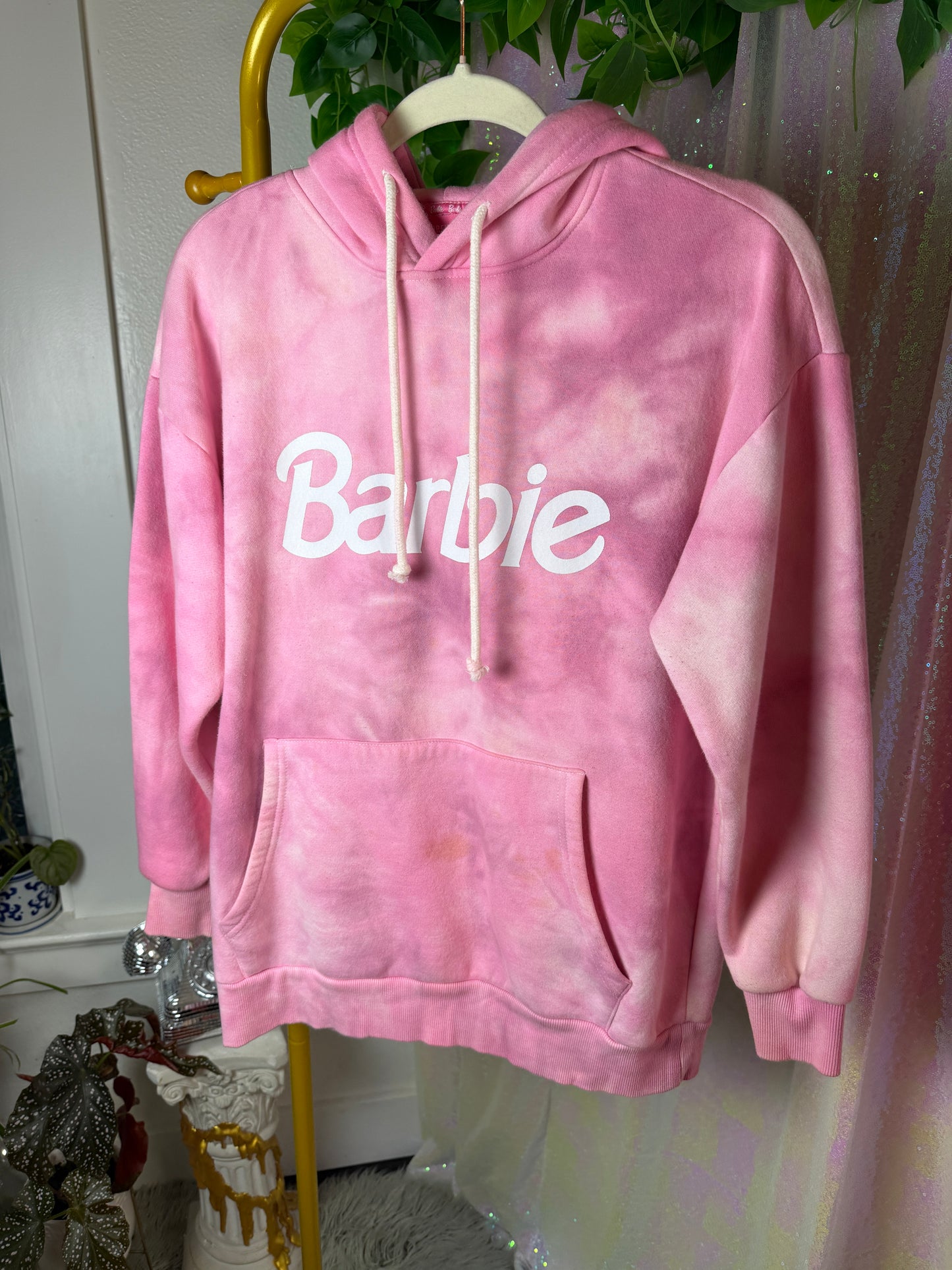 Full-Bag Value Bundle (M) 🌸💗🎀💞 barbie pink dream lounge set comfy cozy raver afters girlie chill time, pink tie dye sweatshirt, athletic chain link sweatpants, pink mesh crop top (factory tagged: S & M)