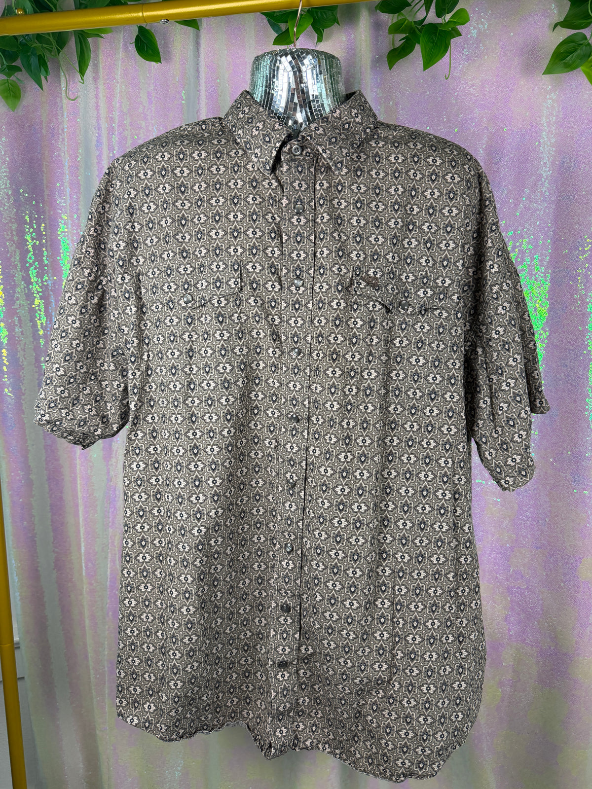 Panhandle Select (XL+) 🕰️♟️🪩🐎 trippy funky retro boho grey black and cream western geometric print button-up polo shirt (factory tagged: XXL)