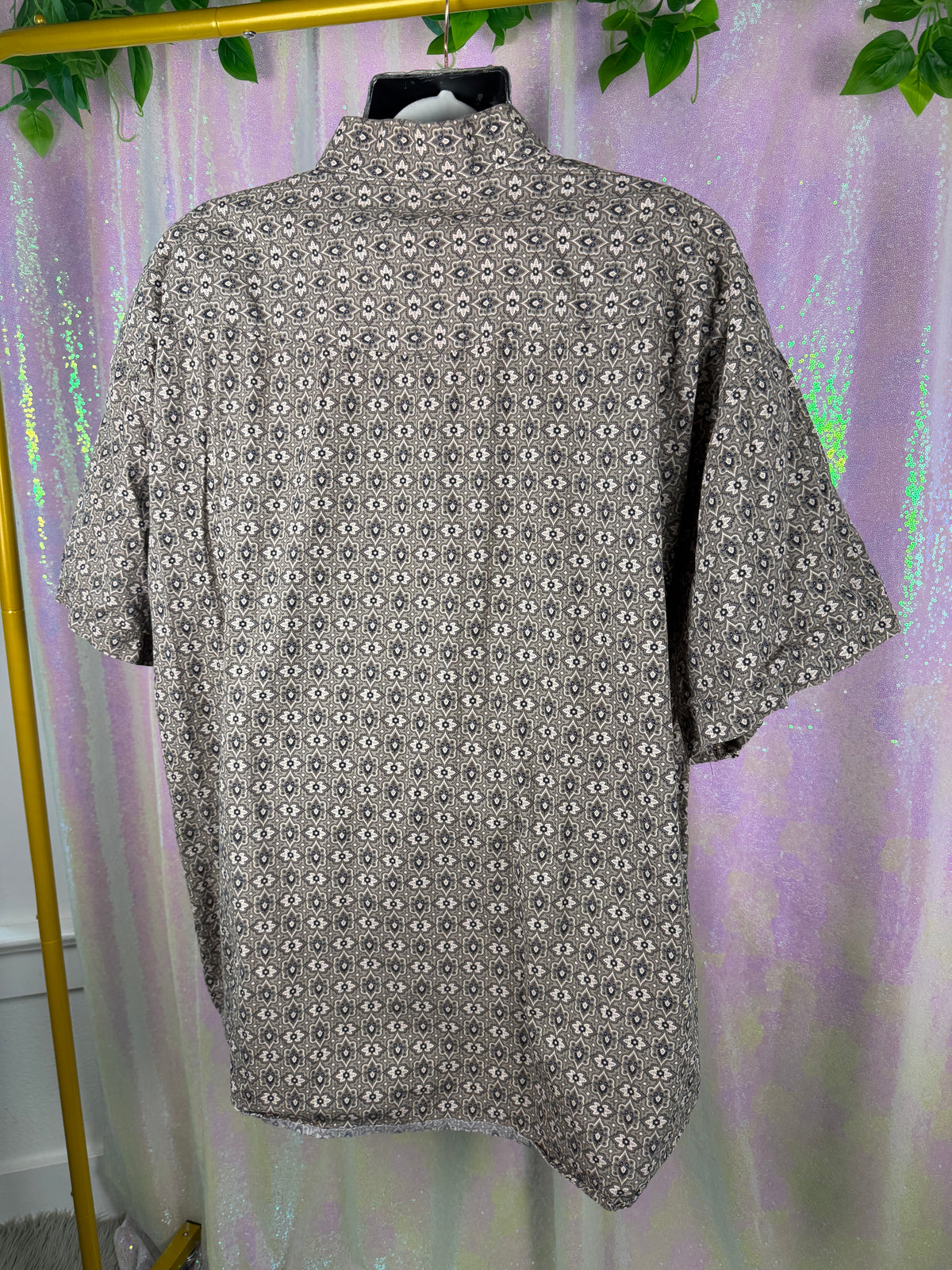 Panhandle Select (XL+) 🕰️♟️🪩🐎 trippy funky retro boho grey black and cream western geometric print button-up polo shirt (factory tagged: XXL)