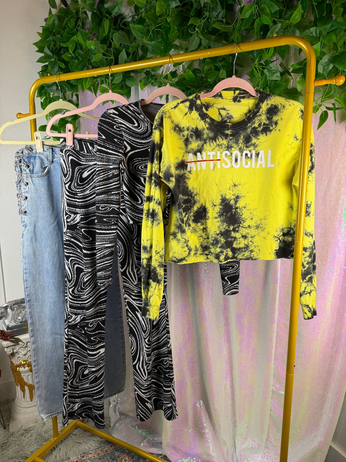 Full-Bag Value Bundle (M) ⚡️🌪️🖤🪩 techno baddie underground soft grunge tie dye long sleeve shirt, swirl matching sweat set, chain laced jeans (factory tagged: M & 3)