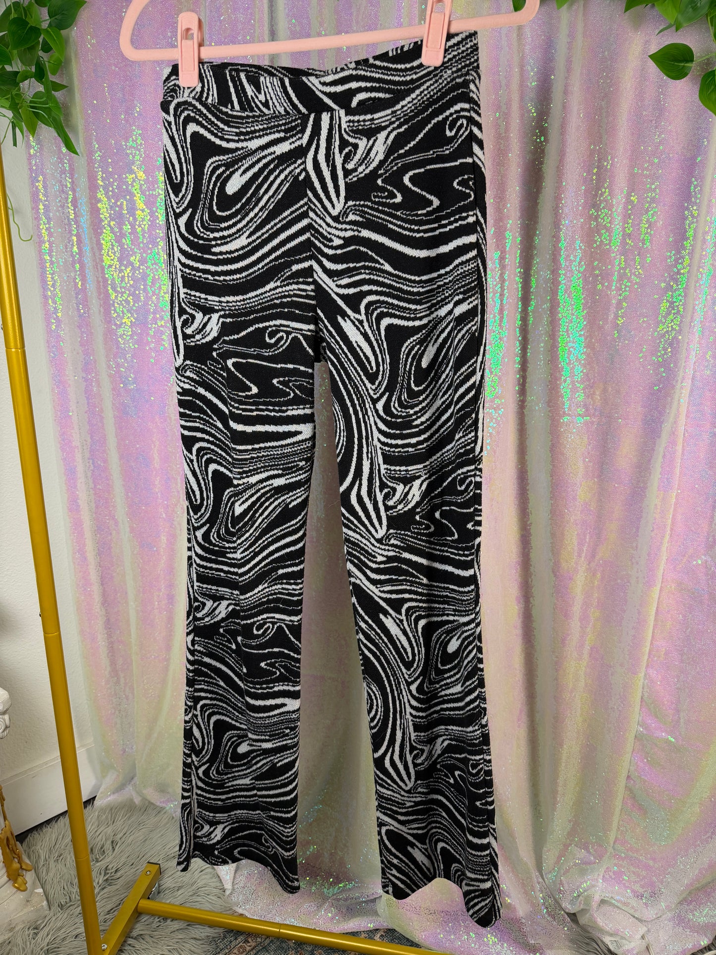 Full-Bag Value Bundle (M) ⚡️🌪️🖤🪩 techno baddie underground soft grunge tie dye long sleeve shirt, swirl matching sweat set, chain laced jeans (factory tagged: M & 3)