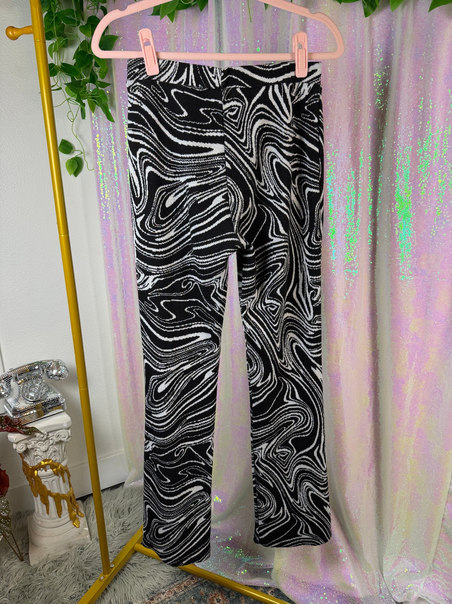 Full-Bag Value Bundle (M) ⚡️🌪️🖤🪩 techno baddie underground soft grunge tie dye long sleeve shirt, swirl matching sweat set, chain laced jeans (factory tagged: M & 3)