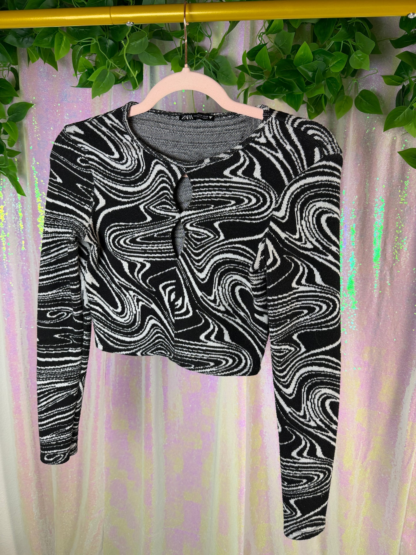 Full-Bag Value Bundle (M) ⚡️🌪️🖤🪩 techno baddie underground soft grunge tie dye long sleeve shirt, swirl matching sweat set, chain laced jeans (factory tagged: M & 3)