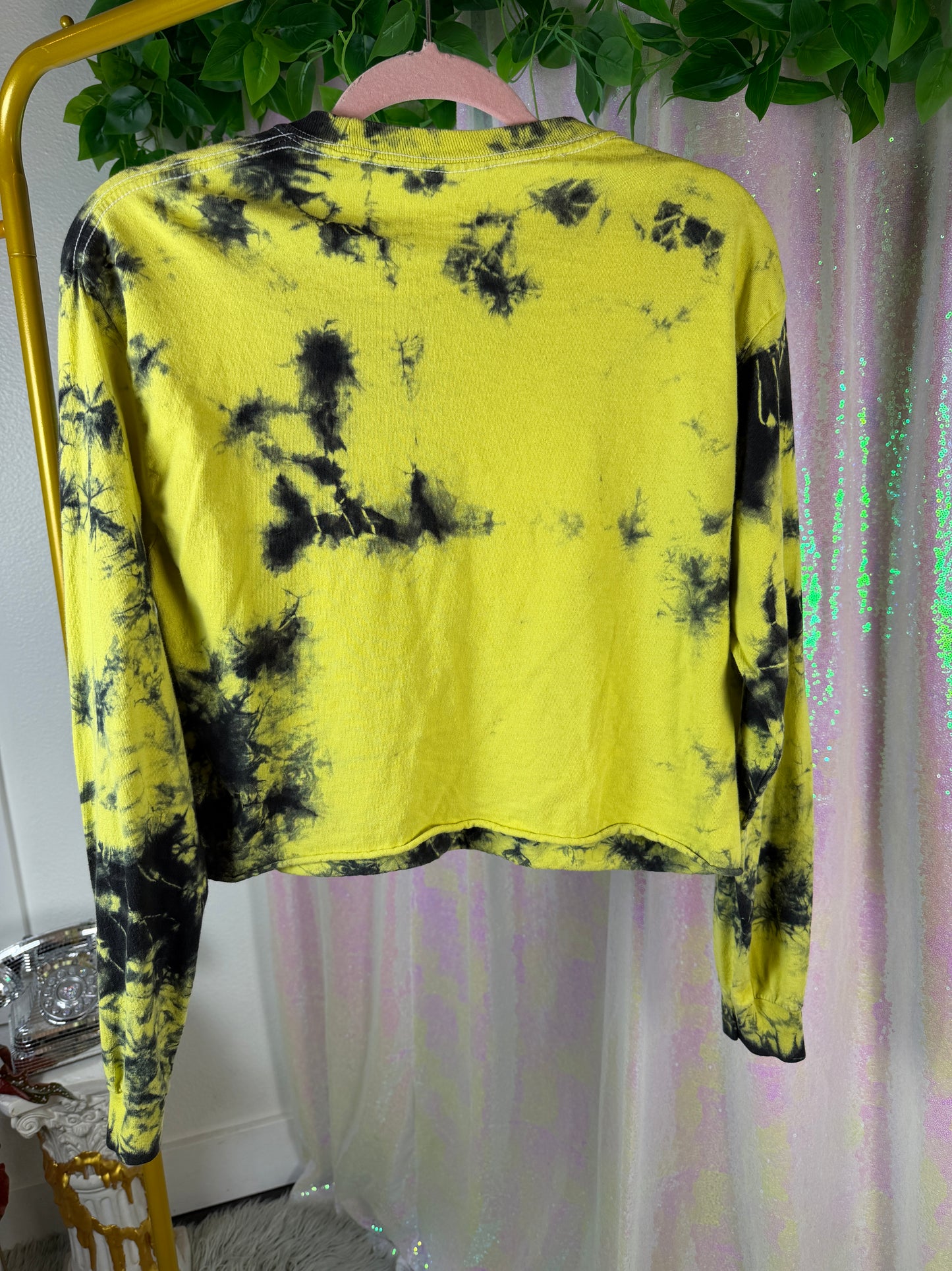 Full-Bag Value Bundle (M) ⚡️🌪️🖤🪩 techno baddie underground soft grunge tie dye long sleeve shirt, swirl matching sweat set, chain laced jeans (factory tagged: M & 3)