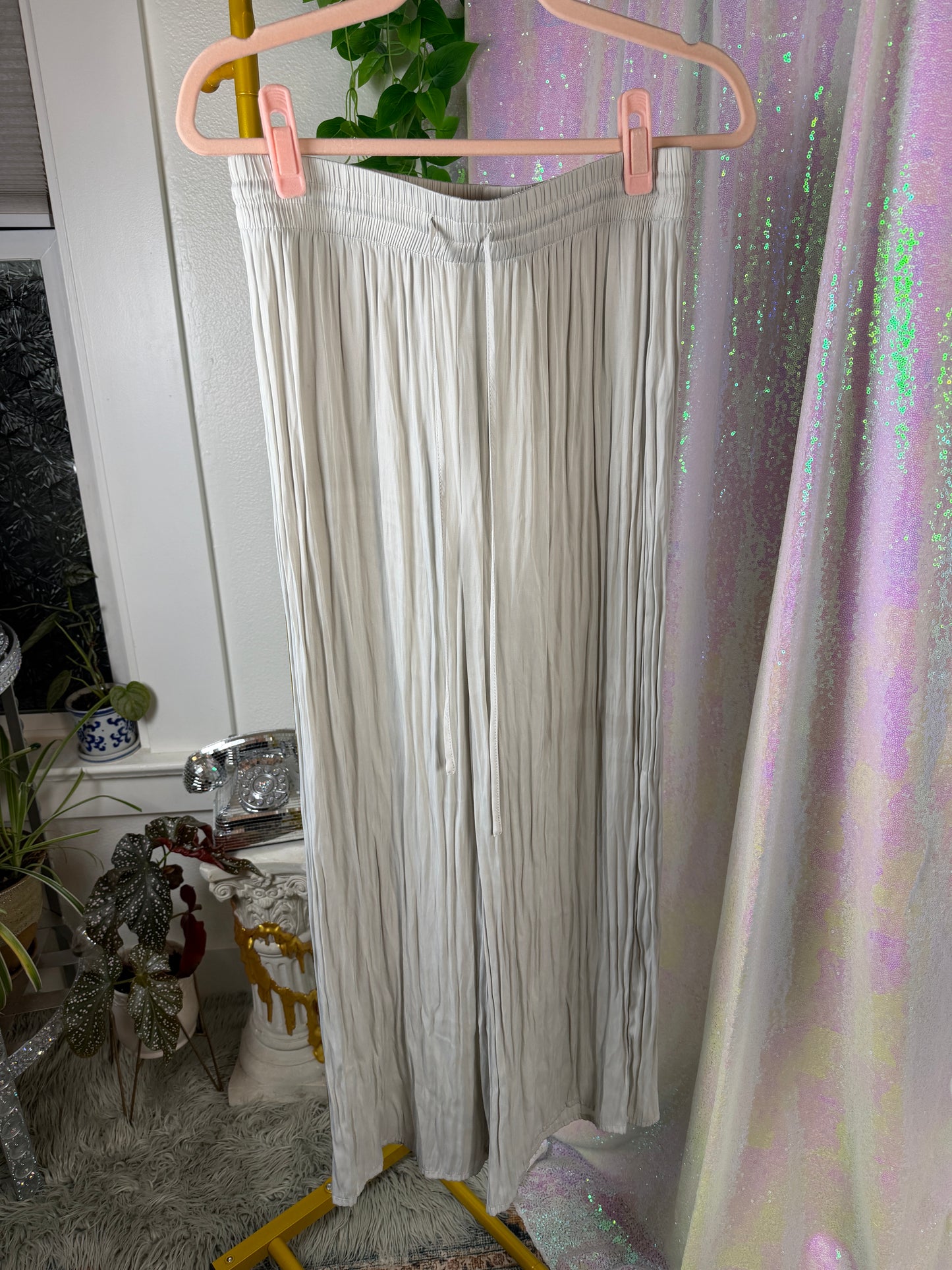 Full-Bag Value Bundle (M) 🩶🕊️🐌🌿 morning mist drinking tea and reading a book comfy girlie white silvery satin silky PJ set and plaid cream, purple, and green sherpa coat (factory tagged: M & L)
