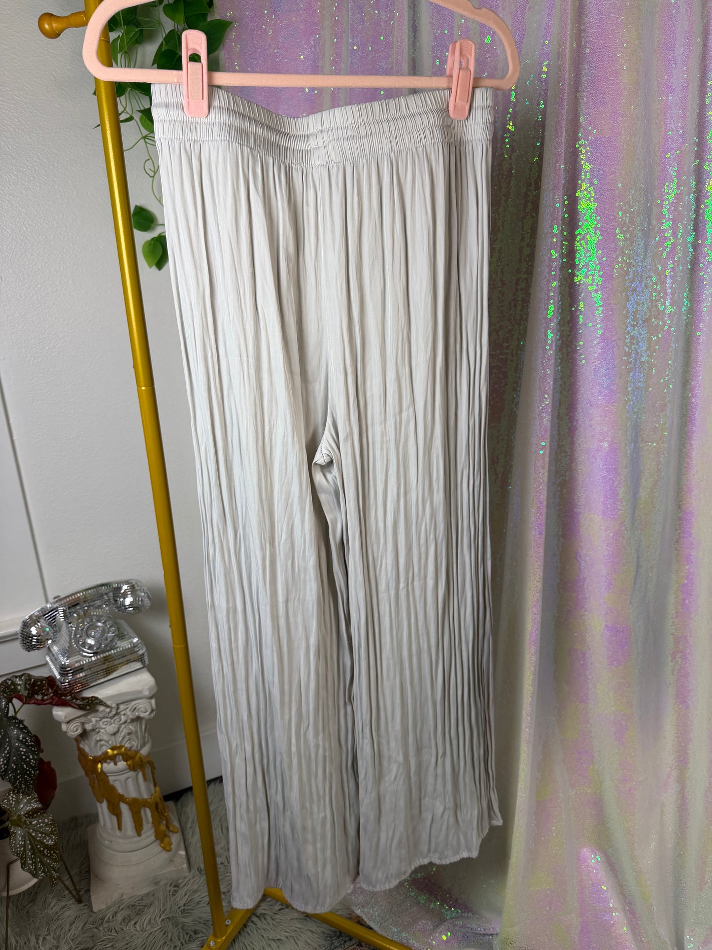 Full-Bag Value Bundle (M) 🩶🕊️🐌🌿 morning mist drinking tea and reading a book comfy girlie white silvery satin silky PJ set and plaid cream, purple, and green sherpa coat (factory tagged: M & L)