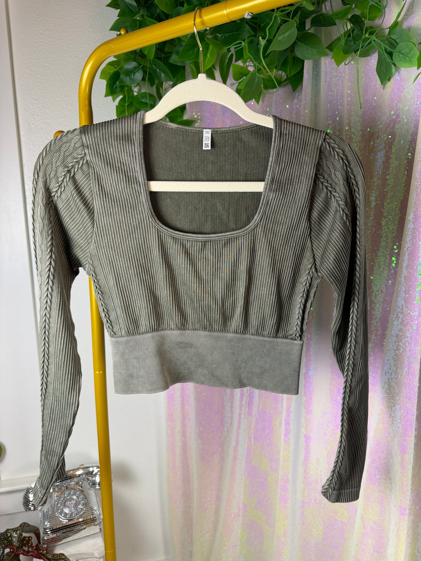 Full-Bag Value Bundle (M) 🌿🐆🌫️🍒 steamy jungle explorer brown and black cheetah print, gray rhinestoned cross t-shirt, green athletic long sleeve crop top, acid swirl gray and white t shirt, berry burgundy cargo pants (factory tagged: M)