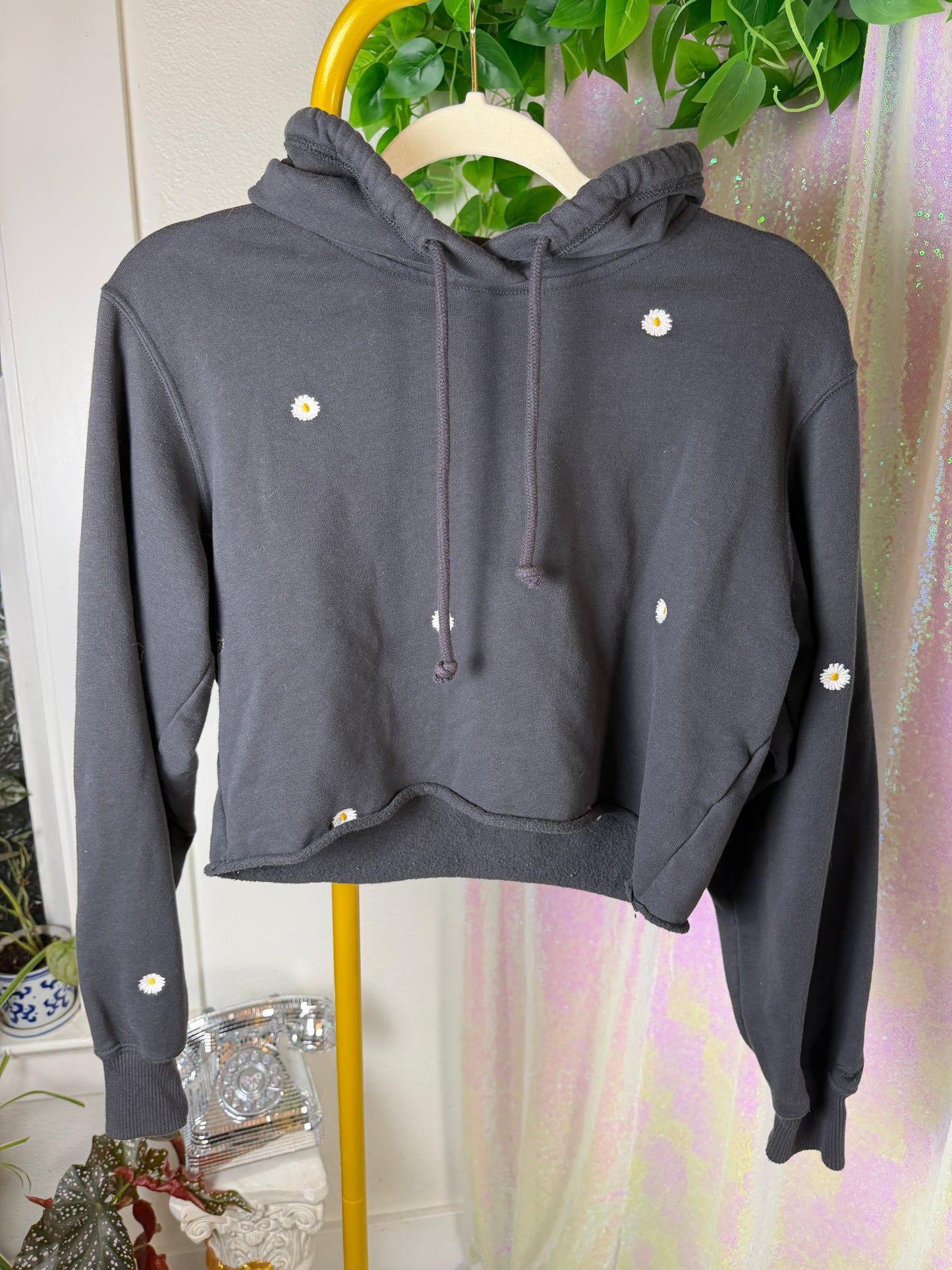 Full-Bag Value Bundle (S) 🐆🌼🤎🍯 dainty daisy black comfy cozy sweatshirt kitty cat cheetah leopard raver girl brown and tan crop tops and animal print shorts (factory tagged: XS & S)