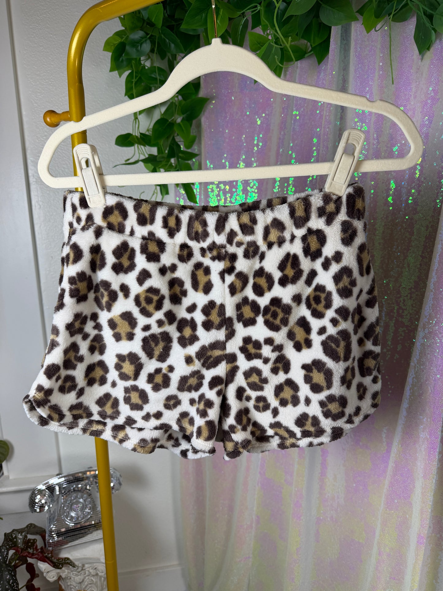 Full-Bag Value Bundle (S) 🐆🌼🤎🍯 dainty daisy black comfy cozy sweatshirt kitty cat cheetah leopard raver girl brown and tan crop tops and animal print shorts (factory tagged: XS & S)