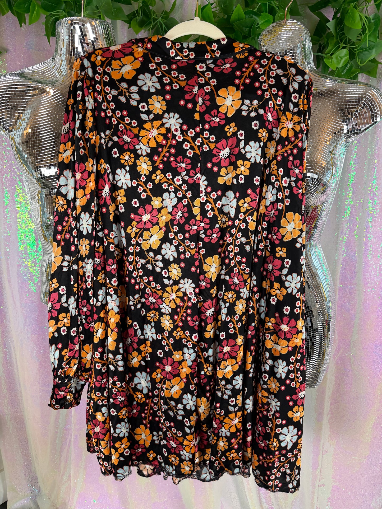 Free People (M)🖤🍂🌼🧡 dark floral mini dress, retro boho romance, autumnal indie vibes (factory tagged: M)